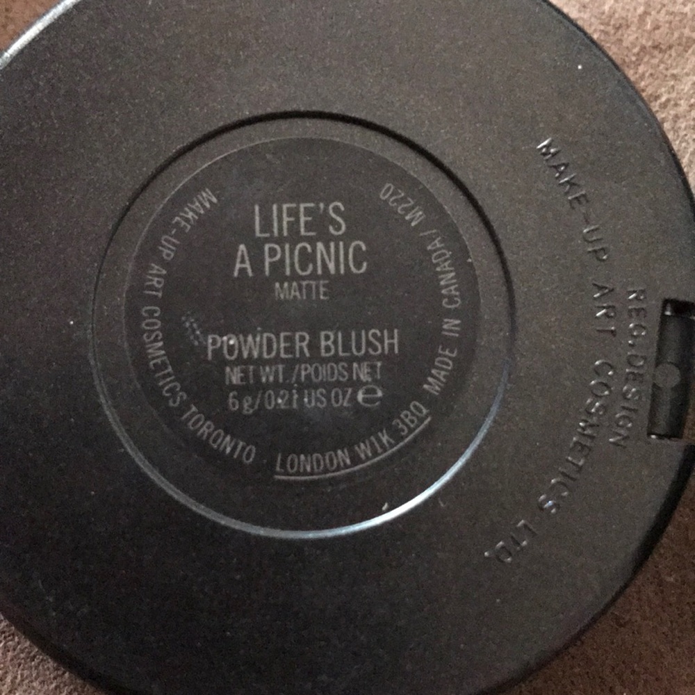 New in box MAC blush in life’s a picnic - Picture 3 of 3